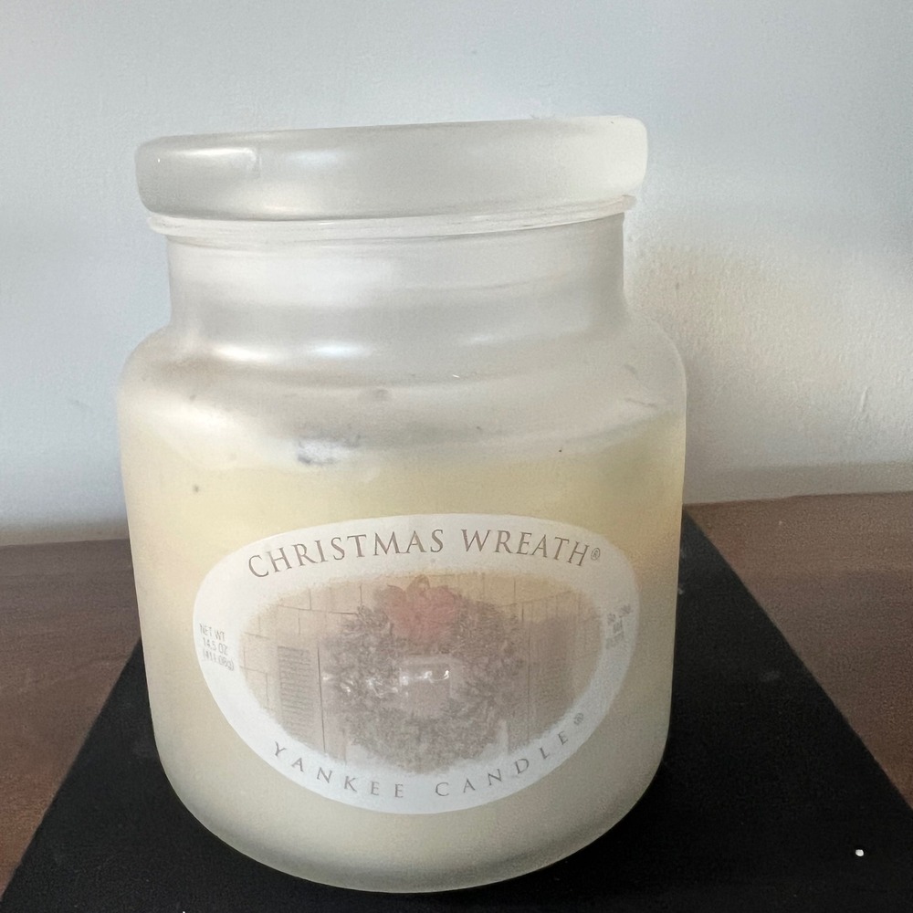 Yankee Candle Christmas Wreath Frosted Glass Jar Candle 14.5 oz Pine Balsam Scen